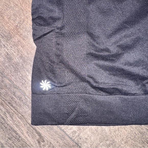 Athleta Finish Fast Seamless Short Sleeve Ruched Tee Black size Large - Picture 3 of 7